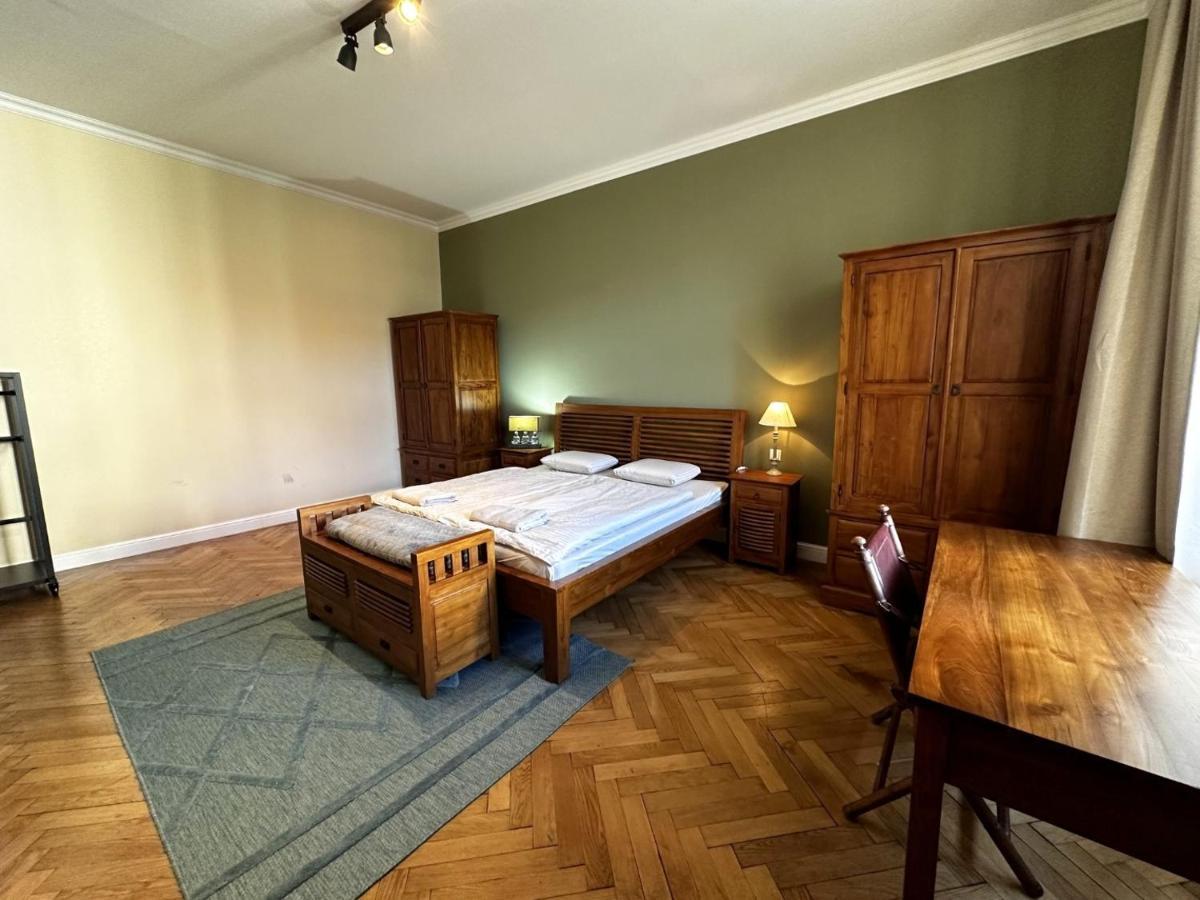 Gorkeho Apartment In City Centre Bratislava Exterior foto